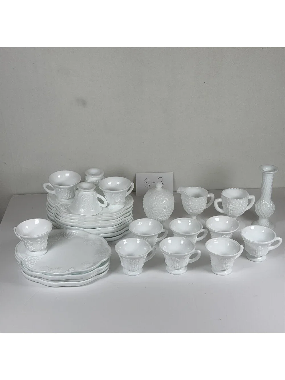 Vintage Imperial Glass Milk Glass Harvest Grape 28pc Set S-3 White Dinnerware